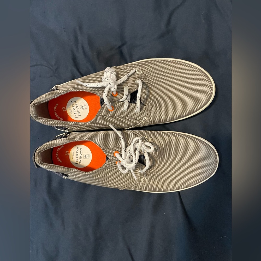 EUC boys Sperry boat shoes size small